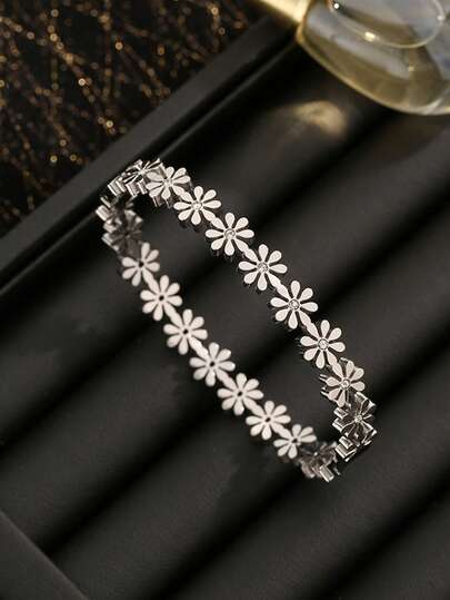 Brazalete de acero inoxidable con margarita y circonita, adecuado para mujer, para fiesta, uso diario, diseño floral clásico, joya de muñeca regalo