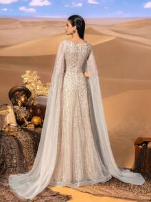 Faeriesty Đầm dạ hội lấp lánh quyến rũ, được tô điểm bằng những họa tiết thêu đính cườm và tay áo voan mỏng, thiết kế cổ vuông, phù hợp cho các sự kiện thảm đỏ, dạ tiệc lấy cảm hứng từ Trung Đông và tiệc cưới sang trọng. Thích hợp cho tiệc cưới, dạ hội, tiệc tùng, thanh lịch, mùa xuân. - Rượu sâm banh - Xem 2