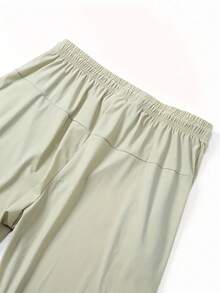 男士轻便透气弹力跑步裤，夏季款，带拉链口袋和抽绳腰带，采用柔软舒适的冰丝面料，纯色运动裤，适合日常穿着、户外活动、健身、度假、休闲垂钓等场合。 - 卡其色 - 查看 5