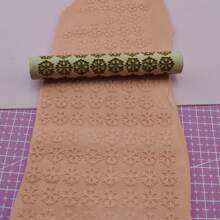 لف خشبي بطول 10 سم للطين البوليمري DIY، للنقش والنسج على الخزف والسيراميك بنقوش أشكال الأزهار والأوراق والشمس والقلب والموج والقشرة الخشبية والنجمة