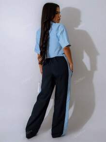 Conjunto Casual de Duas Peças para Mulheres com Top de Botão de Gola com Listras e Calça Reta com Cós Elástico e Recortes em Listras