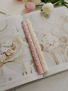 1pc Embossed Long-Pole Wedding Candle With A Bow Candle Stand, Retro Engraved Candle Decoration, French Decoration, Available In Multiple Colors Such As Pink, Blue, White And Green, Wedding Decoration, Home Decoration, Shooting Props, Romantic Candlelight Dinner Decoration, A Gift For Mom