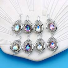 8 pièces Ensemble de charms feuille éblouissants en rose, blanc et violet - Pendentifs en alliage de zinc réactifs aux UV pour fabrication de bijoux DIY, fournitures pour la confection de boucles d'oreilles et de bracelets plaqués argent