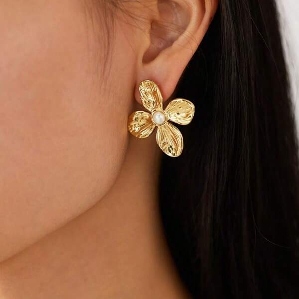 Stylish Minimalist Eye-Shaped Crease Pearl-Inlaid Leaf Design Elegant Earrings For Women