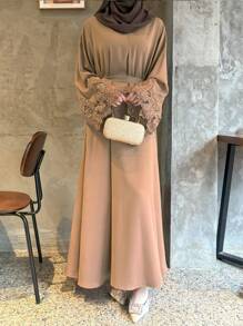 1 pieza Vestido informal de vacaciones en casa tipo abaya de color liso con detalles de encaje en las mangas y cuello redondo, elegante y modesto