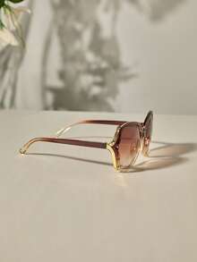 1 pieza Gafas de sol decorativas con marco de plástico degradado y hueco, de gran tamaño para la playa, fiestas y viajes, regalo de Navidad - Degradado - Ver 4