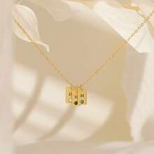 925er Sterling Silber individuell gestaltbare Initialen Halskette mit Geburtssteinen! Perfekt als Geschenk für Familie, Mutter, Oma, Liebste oder beste Freunde. Ideal für Geburtstage, Jahrestage oder den täglichen Gebrauch. Jeder Anhänger zeigt eine einzigartige Initiale kombiniert mit einem leuchtenden Geburtsstein