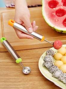 Trancheuse à pastèque et cuillère à fruits tout-en-un, pratique pour les pique-niques et le camping afin de créer des moments gourmands amusants, créateur de bonheur d'enfance ! Ensemble trancheuse et cuillère à pastèque, forme amusante pour jouer avec les fruits, indispensable pour l'interaction parent-enfant, laissant de doux souvenirs de dégustation de pastèque