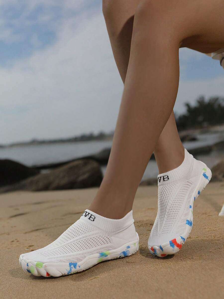 ZVB Zapatos de agua para parejas adecuados para amantes descalzos, zapatos de playa de suela blanda para mujeres para nadar, bucear, actividades al aire libre de secado rápido para el verano, zapatos de agua para pesca, zapatos transpirables antideslizantes para vadear