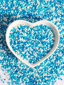 85g/3oz 蛋糕装饰用糖粒，2mm 圆形珍珠，用于冰淇淋、纸杯蛋糕、烘焙、饼干、蛋糕配料，适用于独立日婚礼派对、生日派对、圣诞派对甜点装饰