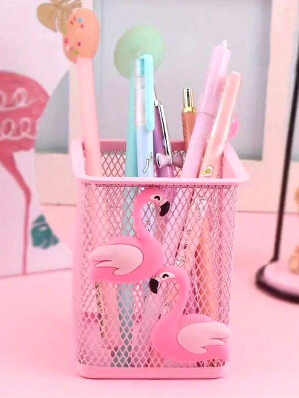 Niedlicher rosa Metalldurchbruch Stifthalter für Büro oder Schreibtisch Zuhause, ein quadratischer Behälter, der auch als Pinselhalter für Kosmetik verwendet werden kann, perfekt für multifunktionale Aufbewahrung, Rückkehr zur Schule, Schulmaterial, Federmappe, Stiftbeutel, Schultasche