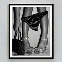 1pc, Nghệ thuật treo tường thời trang sang trọng dành cho phụ nữ, Phòng trang trí tiệc phong cách sống động theo chủ nghĩa nữ quyền, Phong cách thẩm mỹ của trường đại học tối, In áp phích cổ điển đen trắng về phụ nữ khỏa thân, Tranh vải tối giản, Thích hợp để trang trí nhà cửa, Xe đẩy quầy bar, Quán cà phê, Sân trong, Quà tặng sinh nhật, Phòng khách, Phòng ngủ, Phòng khách, Văn phòng tại nhà, Nhà bếp, Trang trí phòng tắm, Món quà hoàn hảo cho bạn bè, Trang trí tường 20 * 28 inch, Không có khung - B - Xem 12