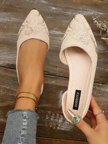 Floral Embroidered Women Slip-On Flats, Pointed Toe Casual Ballet Shoes, Elegant Fashion Low Vamp Loafers, Suitable For Commuting, Work, Flight Attendant, Nurse, Chinese Style Lightweight Slouchy Shoes - Beige - View 2