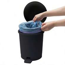 1pc Black Plastic Indoor Trash Can Combines Style, Convenience And Durability To Make Trash Disposal Easy And Efficient, Withstanding Daily Use While Maintaining A Tidy, Modern Aesthetic