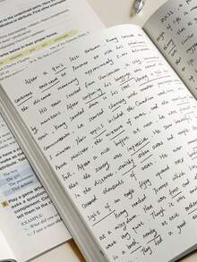 1入簡約黑色卡片牛皮紙筆記本,復古實用A5/B5橫式/空白/方格記事本,適用於辦公用品、繪畫、學校課程、旅行日記,是家庭旅行的理想禮物。牛皮紙設計可180°拉伸(128張/256頁)。 - 卡其色 - 查看 10