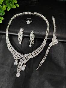 1 Set de joyas de lujo para mujer en plata con rhinestones de cobre, incluye 4 piezas: collar, aretes, brazalete y anillo, perfecto para boda, fiesta o regalo de festividad
