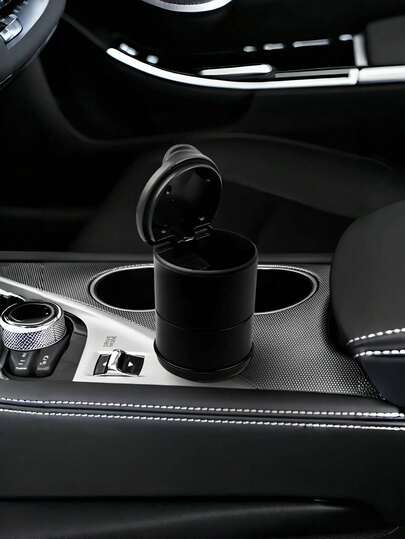 1个车载烟灰缸 - 专为桌面使用而设计，防烟灰溢出，密闭防漏设计，无异味，防水。使用时，请向水箱中加入适量水，以防止高温熔化并确保香烟完全熄灭。适用于驾驶、房间、客厅等多种场合。