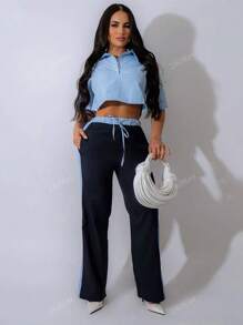 Conjunto Casual de Duas Peças para Mulheres com Top de Botão de Gola com Listras e Calça Reta com Cós Elástico e Recortes em Listras