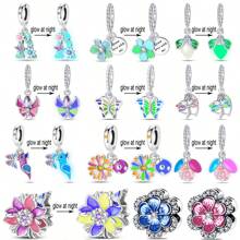 1 pièce Pendentif en argent sterling 925 avec pierre scintillante lumineuse et colorée en forme de papillon, fleur, oiseau, libellule, luciole brillant dans le noir. Convient pour la fabrication de bracelet et bijou pour femme.
