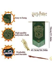 Harry Potter 1 stuk grappige bannervlag, vintage kwastvlag van Zweinstein met vier hogescholen voor buiten, binnenplaats, tuin, terras en woondecoratie - magische benodigdheden voor het decoreren van de scène, perfect voor feesten, festivals en fans, exclusief hangstokken, verjaardagscadeau, klaslokaaldecoratie, alleen inclusief vlaggen [officieel gelicentieerd]