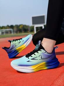 Nuove sneaker casual con zeppa nascosta estive da uomo, sneaker alla moda da studente, scarpe da ginnastica sportive versatili