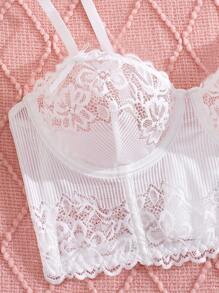 Lingerie sexy. Ensemble de lingerie en dentelle blanche impeccable. Ajustement confortable. Courbes parfaites. Libérez votre charme
