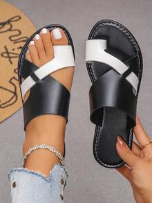 全新夏季青少年交叉带人字拖凉鞋，黑白撞色，平底，适合学生，时尚，休闲，露趾，双色，假日，派对，角斗士设计，防滑，耐用，圆头凉鞋