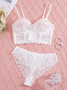 Lingerie sexy. Ensemble de lingerie en dentelle blanche impeccable. Ajustement confortable. Courbes parfaites. Libérez votre charme
