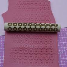 لف خشبي بطول 10 سم للطين البوليمري DIY، للنقش والنسج على الخزف والسيراميك بنقوش أشكال الأزهار والأوراق والشمس والقلب والموج والقشرة الخشبية والنجمة