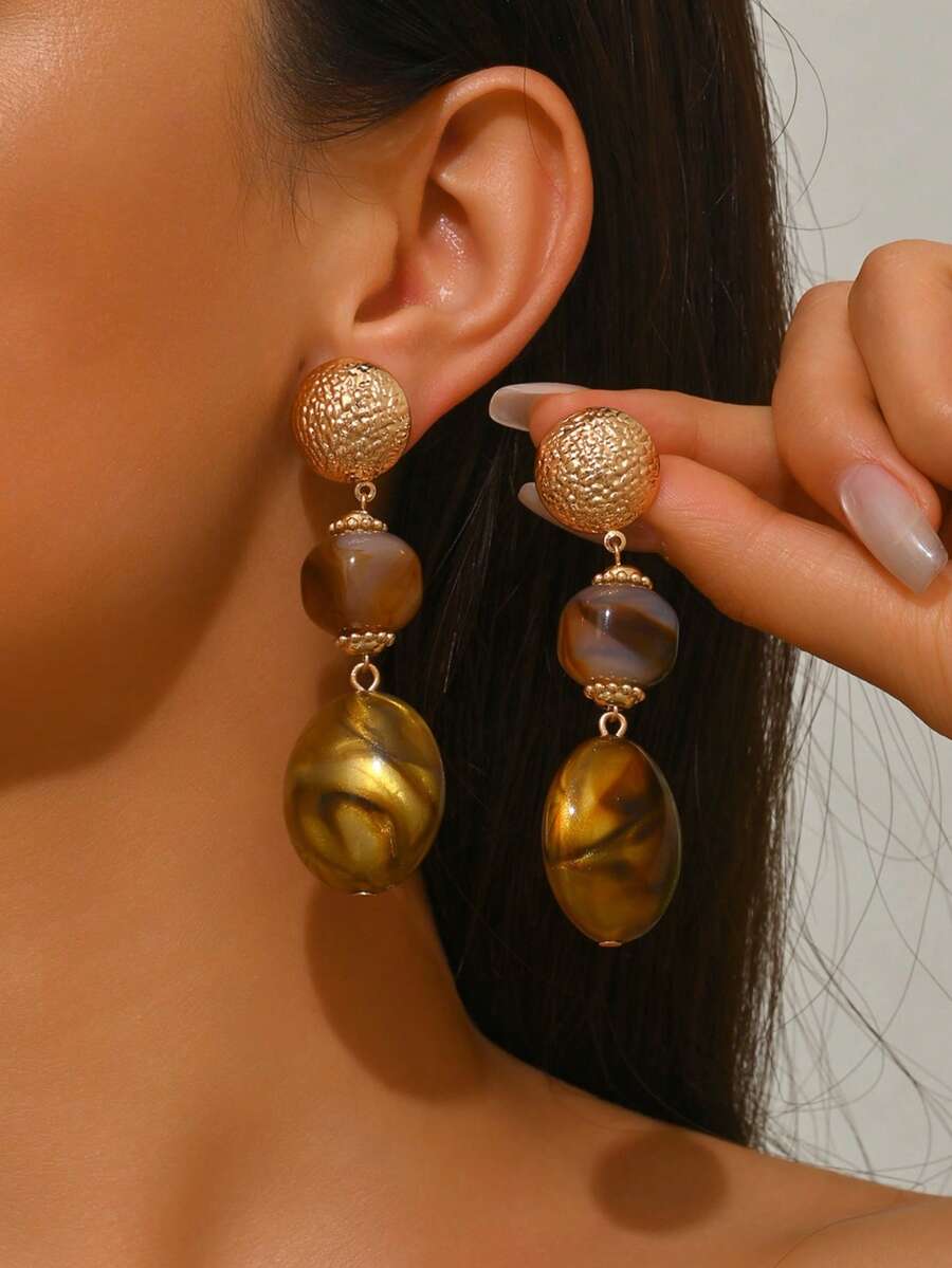 一对优雅性感的不对称几何波浪纹仿玉多色花卉木纹水墨图案树脂吊坠耳环，搭配金色心形耳钉，适合派对、节日、度假佩戴。每颗树脂珠的颜色和图案都独一无二，模具痕迹属于正常现象。 - 彩色 - 查看 1