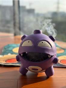 pokemon 1 Stück Pokémon Gas Bombe Räucherstäbchenhalter abstrakte kreative Dekoration, du kannst Räucherstäbchen, Mückenspiralen und Snacks, Uhren und andere Alltagsartikel aufbewahren, geeignet auch zum Verschenken an Freunde, Muss-have für Pokémon Fans!