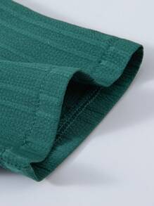 Set de 2 piezas para niños: Outfit casual de verano de color liso, camisa y shorts, estilo básico y simple