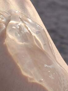 HOLIKA HOLIKA 99%芦荟舒缓凝胶 250ml - 清爽不黏腻，99%芦荟晒后舒缓 - 舒缓保湿 | 轻盈保湿 | 凝胶质地 | 不油腻 | 快速吸收，适用于面部、身体和头发 | 无防腐剂 | 无矿物油 | 韩国化妆品 - 舒緩凝膠 250ml - 查看 9