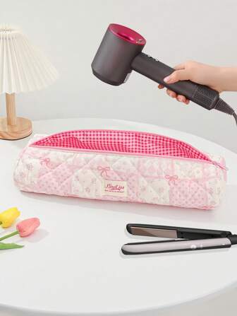 1 pezzo Borsa leggera per asciugacapelli e accessori con fiocco rosa, adatta per il trasporto di asciugacapelli, piastra per capelli, spazzole e altri accessori da viaggio, borsa multi-funzionale grande, impermeabile e resistente alla polvere per cosmetici e accessori da toilette.