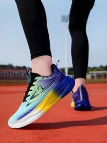 Nuove sneaker casual con zeppa nascosta estive da uomo, sneaker alla moda da studente, scarpe da ginnastica sportive versatili