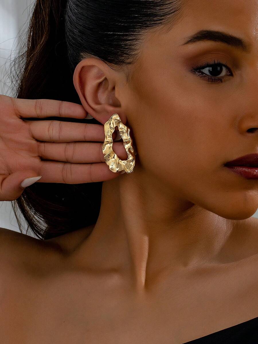 1 Pair Asymmetrical Hollow European And American Style Earrings - Yellow Gold - View 1