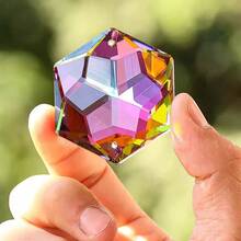 48mm Schneekristall Prisma Sonnenfänger, hexagonaler hängender Regenbogenmacher-Kristall, Kronleuchter Anhänger, Gartendekoration, einseitig bunt