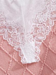 Lingerie sexy. Ensemble de lingerie en dentelle blanche impeccable. Ajustement confortable. Courbes parfaites. Libérez votre charme