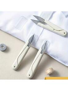 1 件装便携式 U 型线剪 - 紧凑、耐用的剪刀，适用于缝纫套件、旅行和外出项目 - 轻松剪线，适用于绗缝、刺绣和手工制作 - 缝纫者和 DIY 爱好者必备工具，圣诞节、圣诞节剪纸、圣诞节包装切割