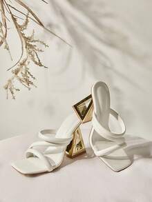 Damen weiße Mule Sandalen mit hohem Absatz und Pyramiden-Absatz-Dekoration, glamouröse Party High Heels Pantoffeln, Weihnachtsgeschenke für den Winter