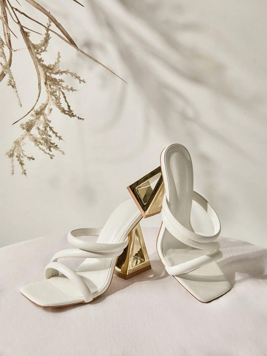 Damen weiße Mule Sandalen mit hohem Absatz und Pyramiden-Absatz-Dekoration, glamouröse Party High Heels Pantoffeln, Weihnachtsgeschenke für den Winter