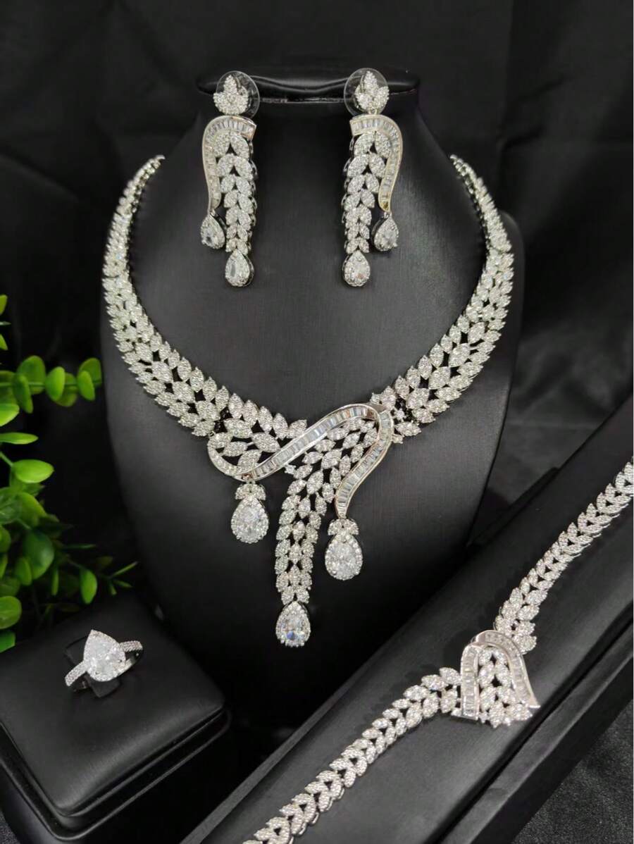 1 Set de joyas de lujo para mujer en plata con rhinestones de cobre, incluye 4 piezas: collar, aretes, brazalete y anillo, perfecto para boda, fiesta o regalo de festividad
