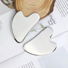 1/2 dụng cụ Gua Sha hình trái tim bằng thép không gỉ, thích hợp để massage mặt, bảng massage thư giãn cơ di động, dụng cụ Gua Sha mặt bằng thép không gỉ - Dụng cụ massage mặt - Dụng cụ Gua Sha kim loại mịn và chắc chắn, dùng cho mặt và cơ thể, giảm sưng - Dụng cụ massage Gua Sha, thiết kế hình trái tim, màu bạc, dụng cụ Gua Sha mặt bằng thép không gỉ, dùng để Gua Sha kim loại cho mặt, làm săn chắc da, máy massage toàn thân, mắt và cổ. - Nhiều màu - Xem 9