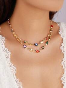 A Fashionable And Individualistic Rhinestone-Encrusted Double-Layered Necklace