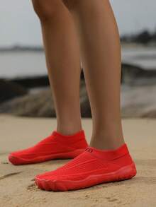 ZVB 情侣水鞋，适合赤脚爱好者，软底女士沙滩鞋，适合游泳、潜水、户外、速干、夏季、防滑、透气涉水鞋 - 紅色 - 查看 4
