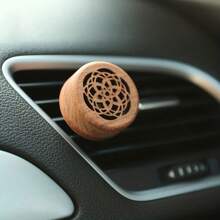 Portable Wooden Car Diffuser With Geometric Pattern - Mini Natural Wood Grain Essential Oil Diffuser, Convenient Air Vent Clip Installation, Eid Al-Fitr Auto Accessory Decoration