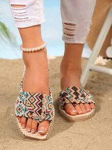 Plus Size Women Geometric Print Slide Sandals, Fashionable Geometric Design With Wide Strap & Thong Toe, Simple & Stylish With Light Color, Dual Grip Non-Slip Sole. Easily Embrace Fashion And Comfort, Whether Strolling The Street Or Heading To The Beach, You Can Be The Fashion Focus.