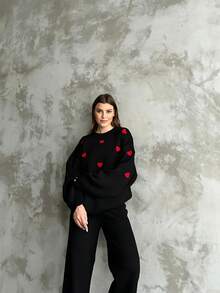 女士休闲心形图案圆领长袖套头衫和长裤套装，刺绣设计