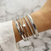 Conjunto de 6 pulseiras exclusivas com abertura assimétrica em formato de estrela para mulheres