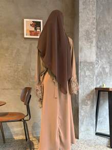 1 pieza Vestido informal de vacaciones en casa tipo abaya de color liso con detalles de encaje en las mangas y cuello redondo, elegante y modesto